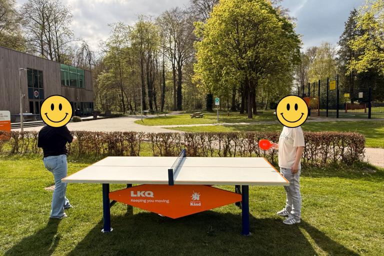 La fondation LKQ Benelux-France et la Stichting van het Kind font don ensemble de tables de ping-pong
