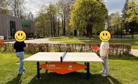La fondation LKQ Benelux-France et la Stichting van het Kind font don ensemble de tables de ping-pong